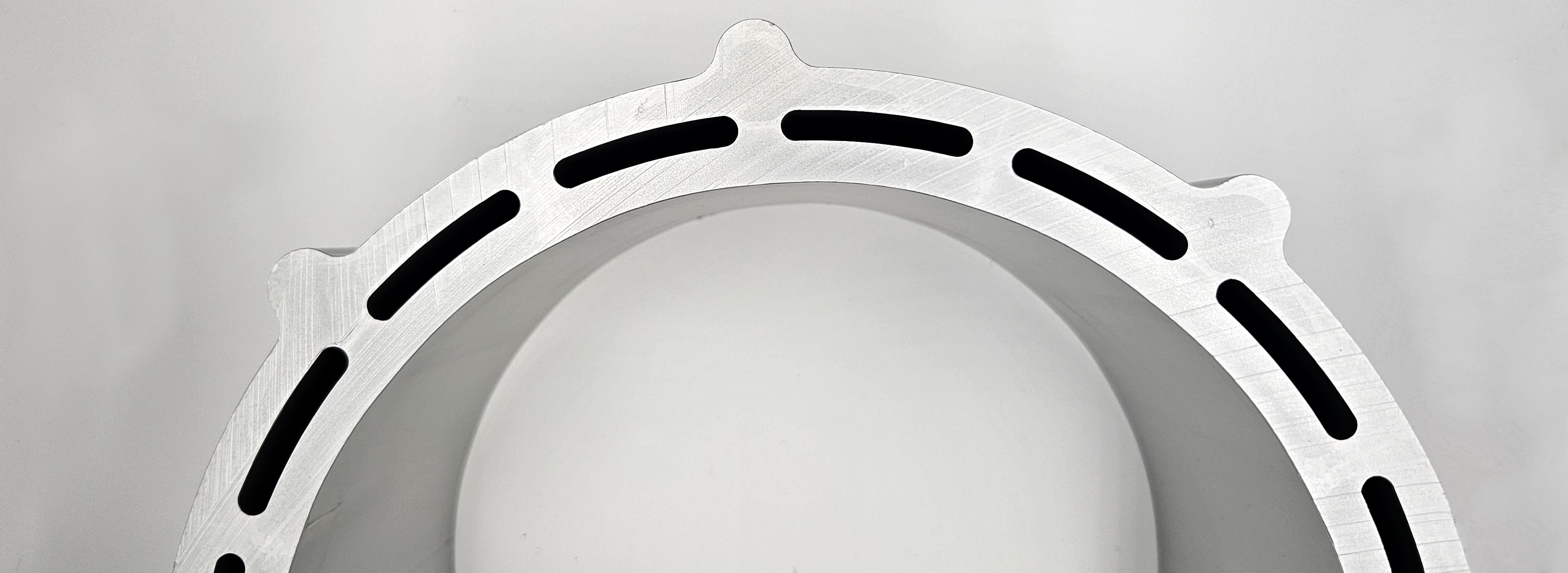 Cómo el diseño del perfil impacta la eficiencia en la extrusión de aluminio